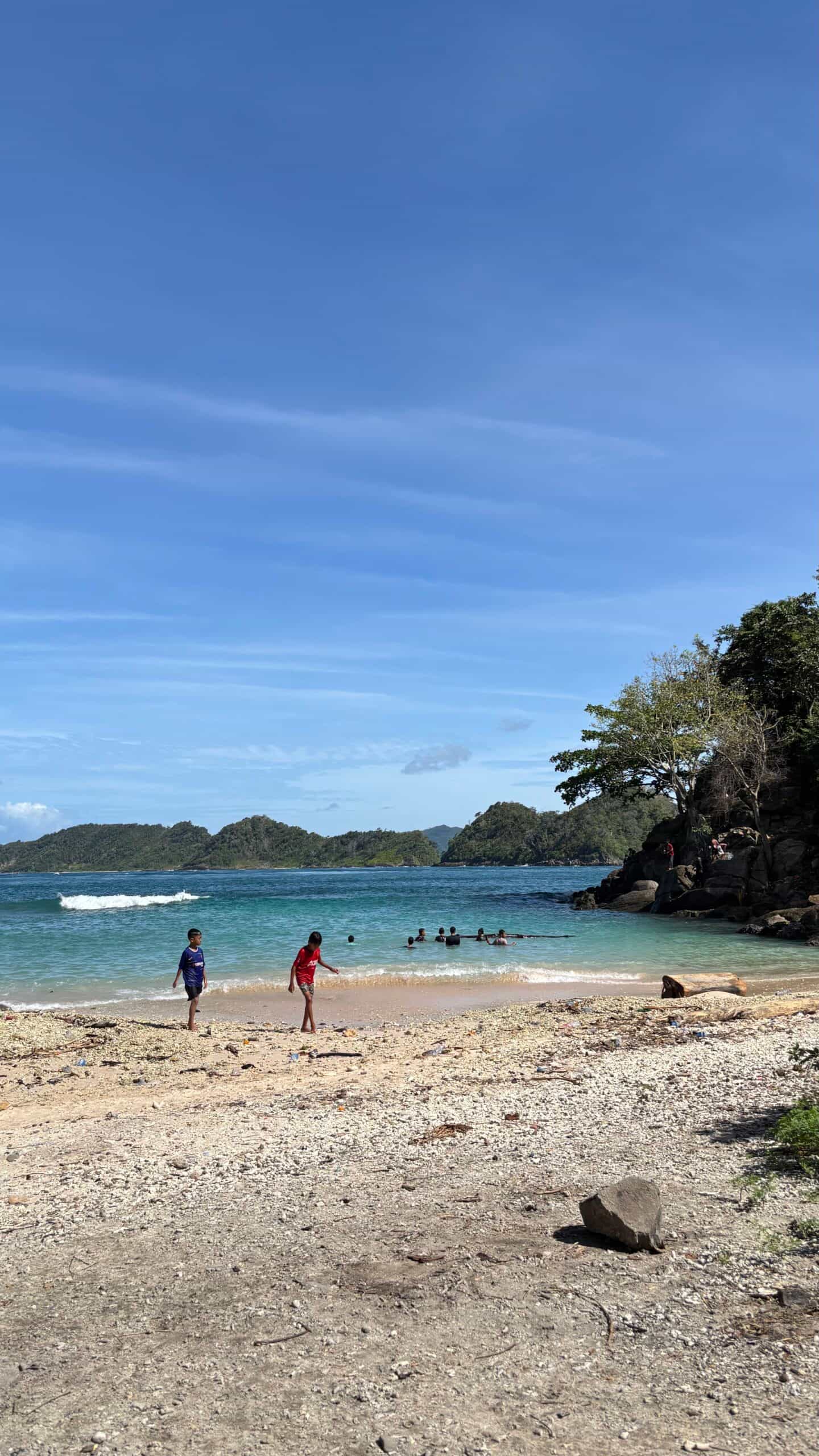 Keindahan Lhok Mata Ie, Teluk Tenang di Ujung Barat Aceh Besar