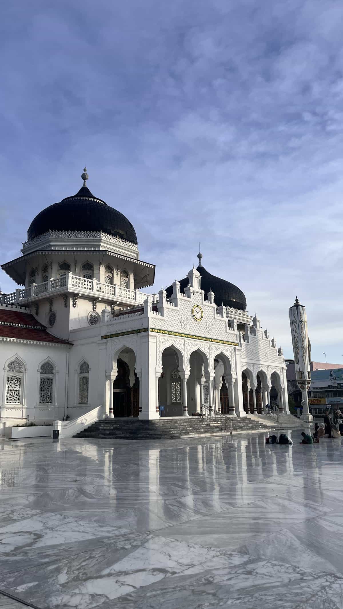 Ilustrasi Aceh (Masjid Raya Baiturrahman) terkait Syariat Islam