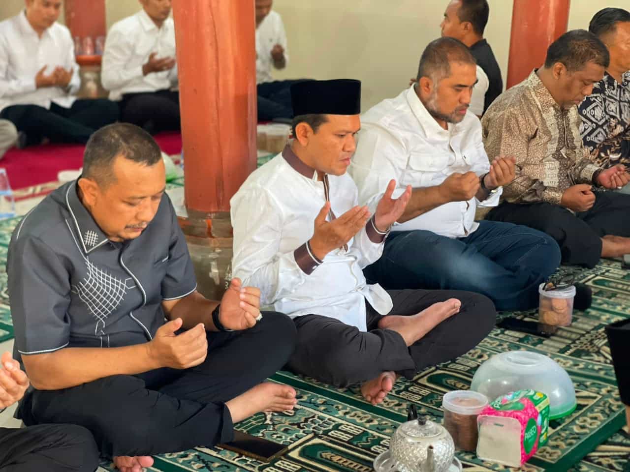 Bertepatan dengan Tradisi Seunujoh, Wagub Aceh Takziah ke Rumah Duka Ibunda Pemred Serambi Indonesia di Sigli
