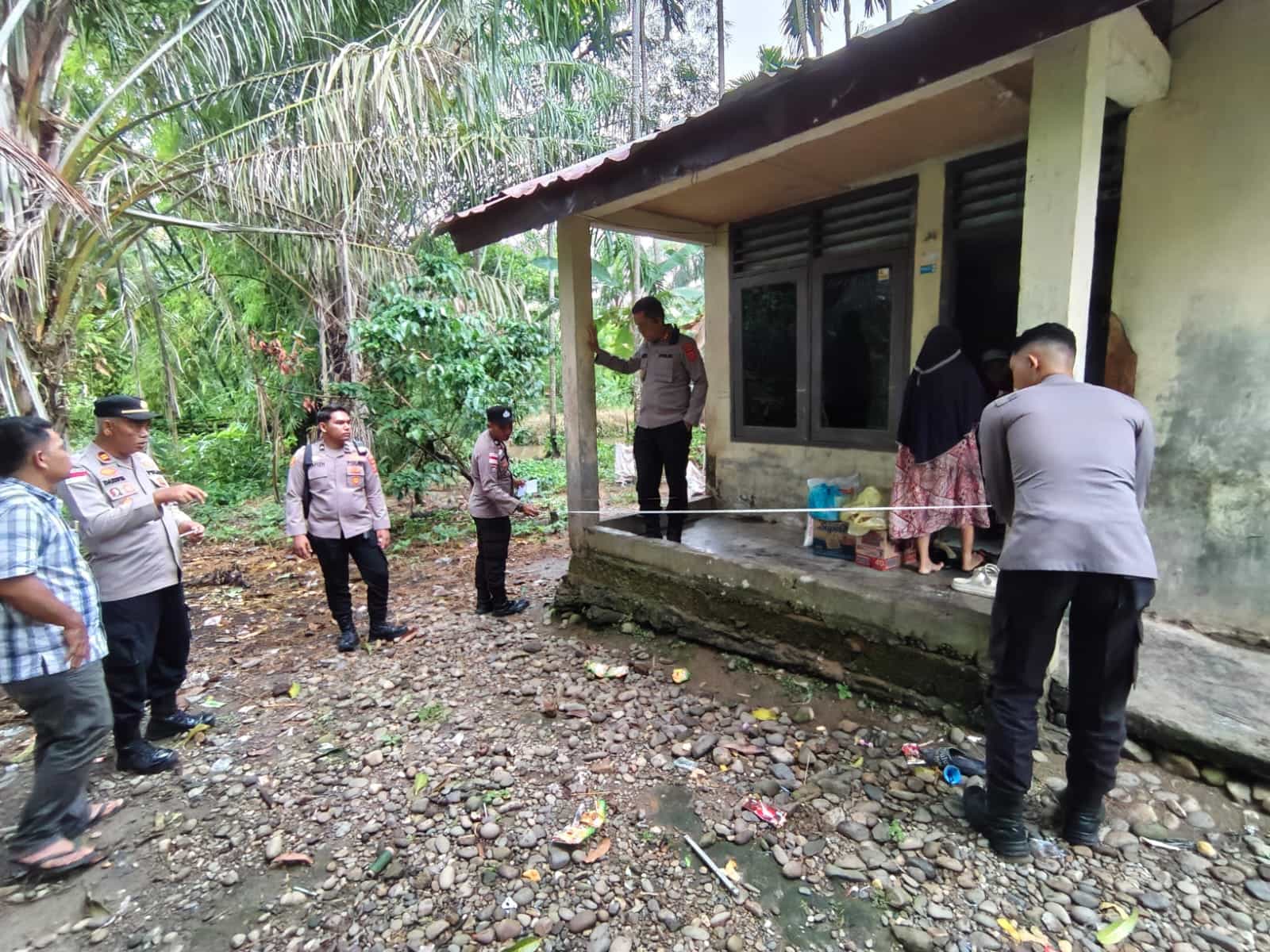 Kapolres Aceh Selatan Janji Rehab Rumah Janda Eks Kombatan GAM hingga Bantu Modal UMKM