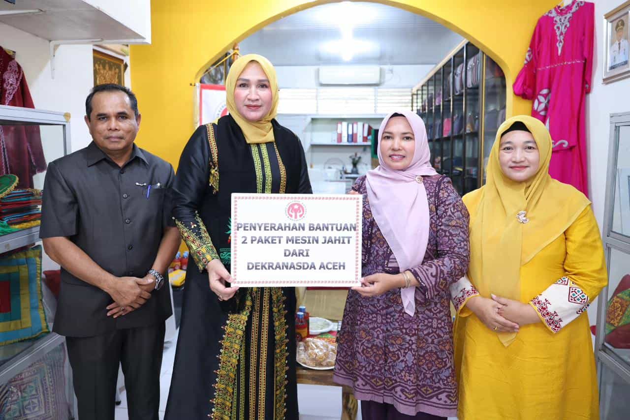 Dorong Ekonomi Kreatif Daerah, Ketua Dekranasda Aceh Kak Na Ajak Perajin Aceh Utara Kembangkan Batik Motif Lokal