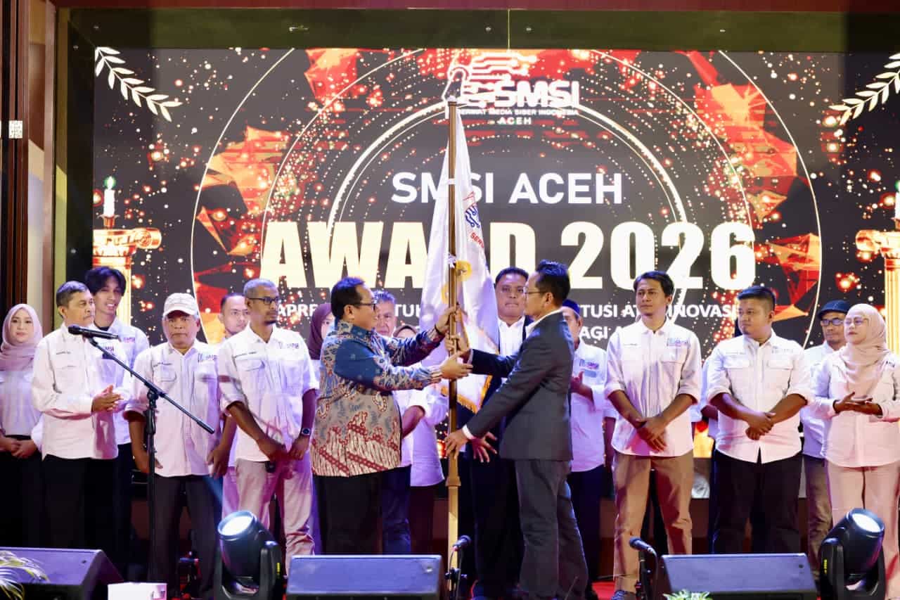 Raih SMSI Aceh Awards 2026, Wagub Dek Fadh Dinobatkan Sebagai Tokoh Penguat Ekonomi Syariah