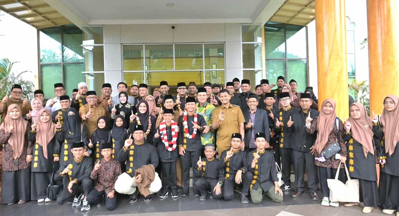 Lampaui Target Tembus 4 Besar, Kepulangan Kafilah MTQ Aceh Disambut Haru Pejabat Pemprov di Bandara SIM