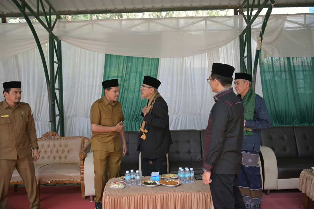 Perkuat Silaturahmi Umara dan Ulama, Wagub Dek Fadh Hadiri Peringatan Maulid di Dayah Terpadu Inshafuddin
