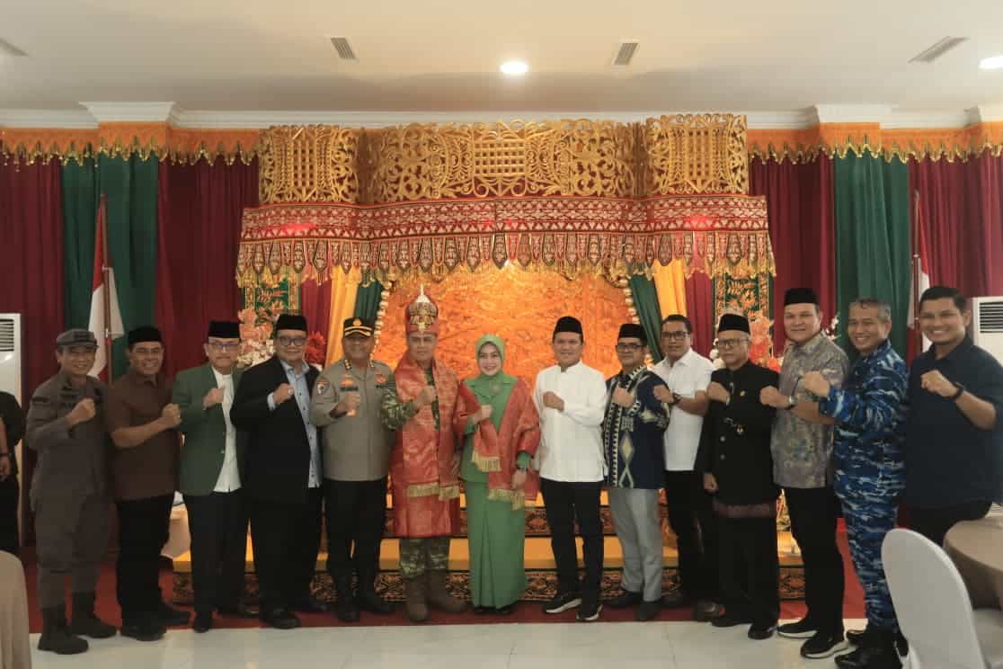 Putra Aceh Kembali Mengabdi, Wagub Dek Fadh Bersama Forkopimda Sambut Pangdam IM Brigjen TNI Mahesa Fitriadi di Bandara SIM