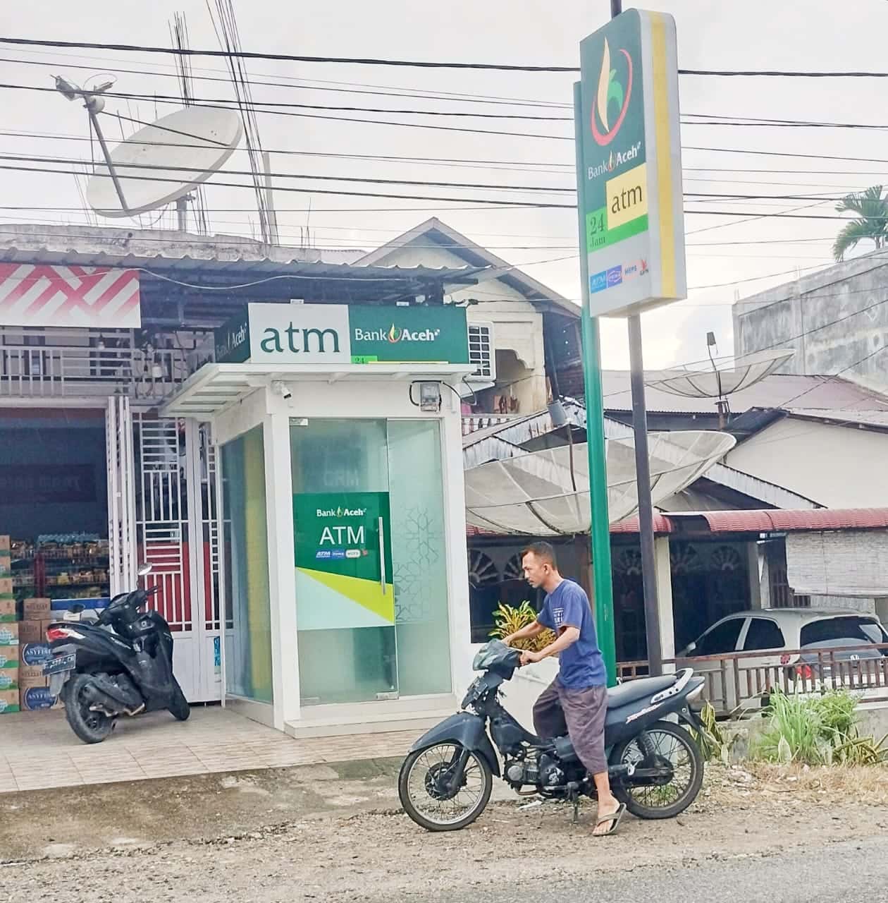 Mesin ATM Bank Aceh Hadir di Tangan-Tangan, Warga Beri Apresiasi