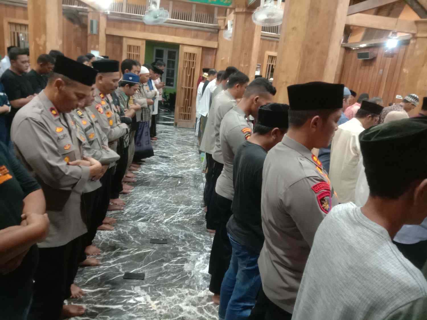 Semarak Ramadhan, Kapolres Aceh Selatan Tarawih Keliling Pererat Tali Silaturahmi.