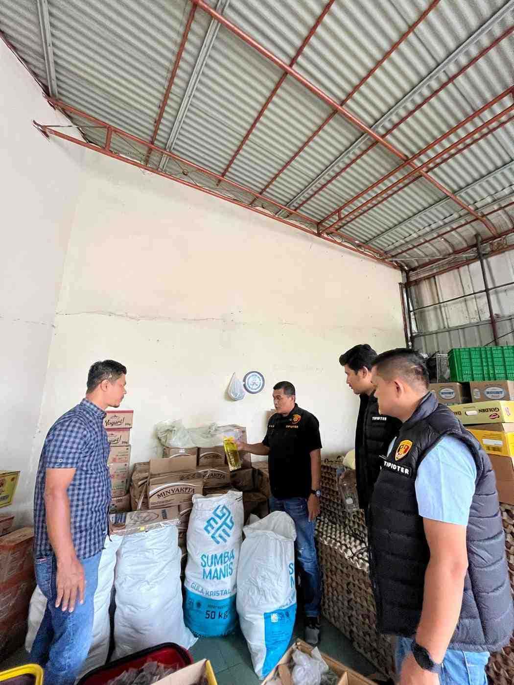 Satreskrim Polres Aceh Selatan Lakukan Pengecekan Volume Minyak Kita di Tapaktuan