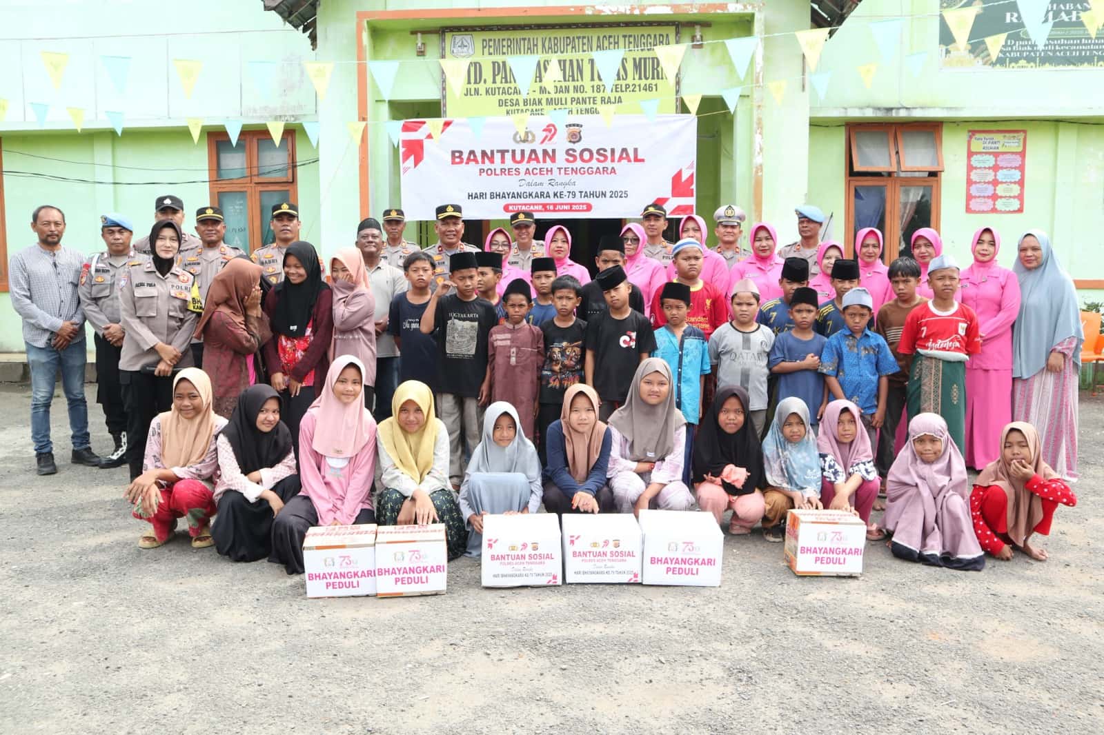 Polres Aceh Tenggara Salurkan Bantuan Sosial di Tiga Lokasi Sambut Hari Bhayangkara ke-79