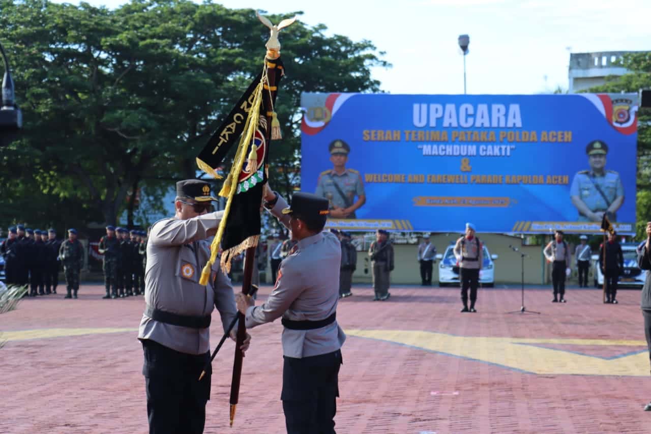 Brigjen Marzuki Ali Basyah dan Irjen Achmad Kartiko Serah Terima Pataka Machdum Sakti