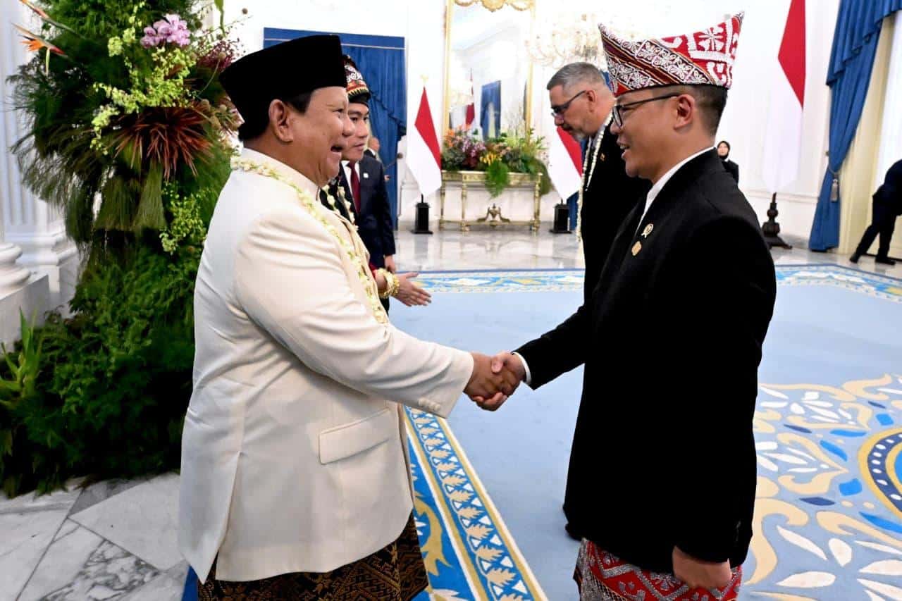 Presiden Prabowo dan Jajaran Menteri Kompak Kenakan Pakaian Adat di Upacara Peringatan Detik-Detik Proklamasi