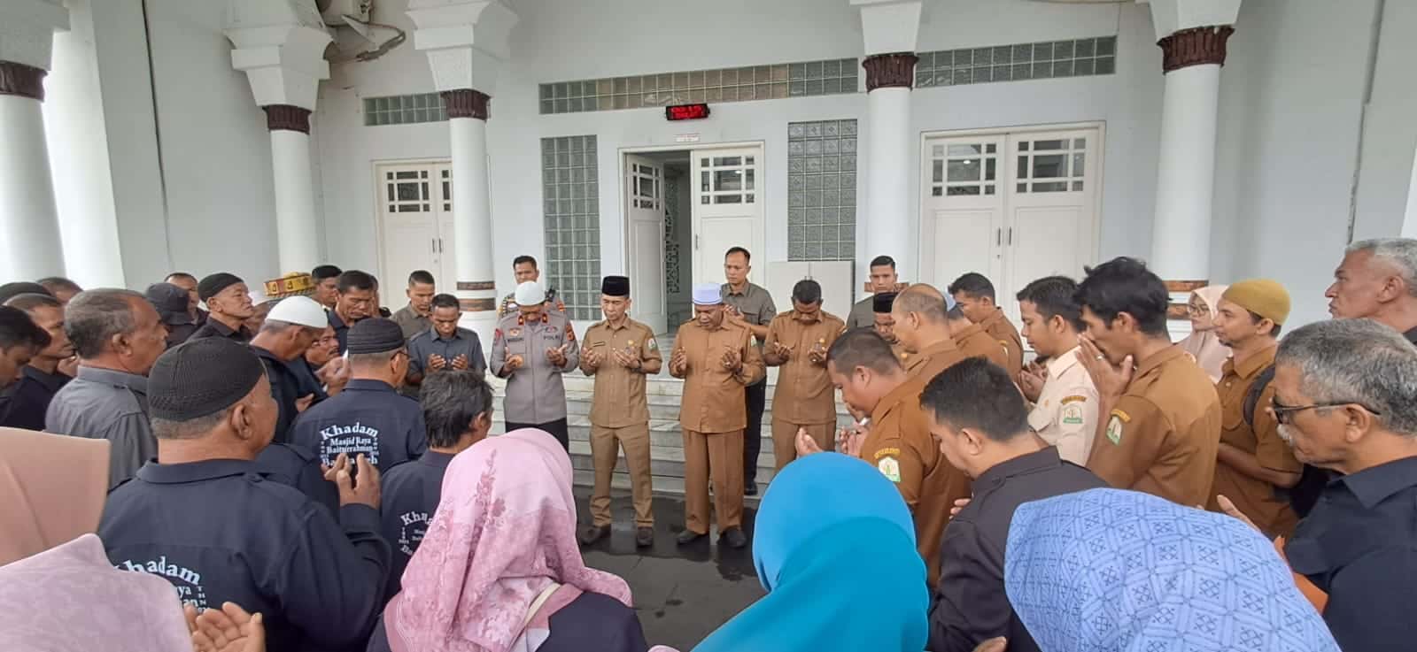 Kapolda Aceh Bersama Pengurus Masjid Raya Doakan Aksi Hari Ini Berjalan Damai dan Lancar