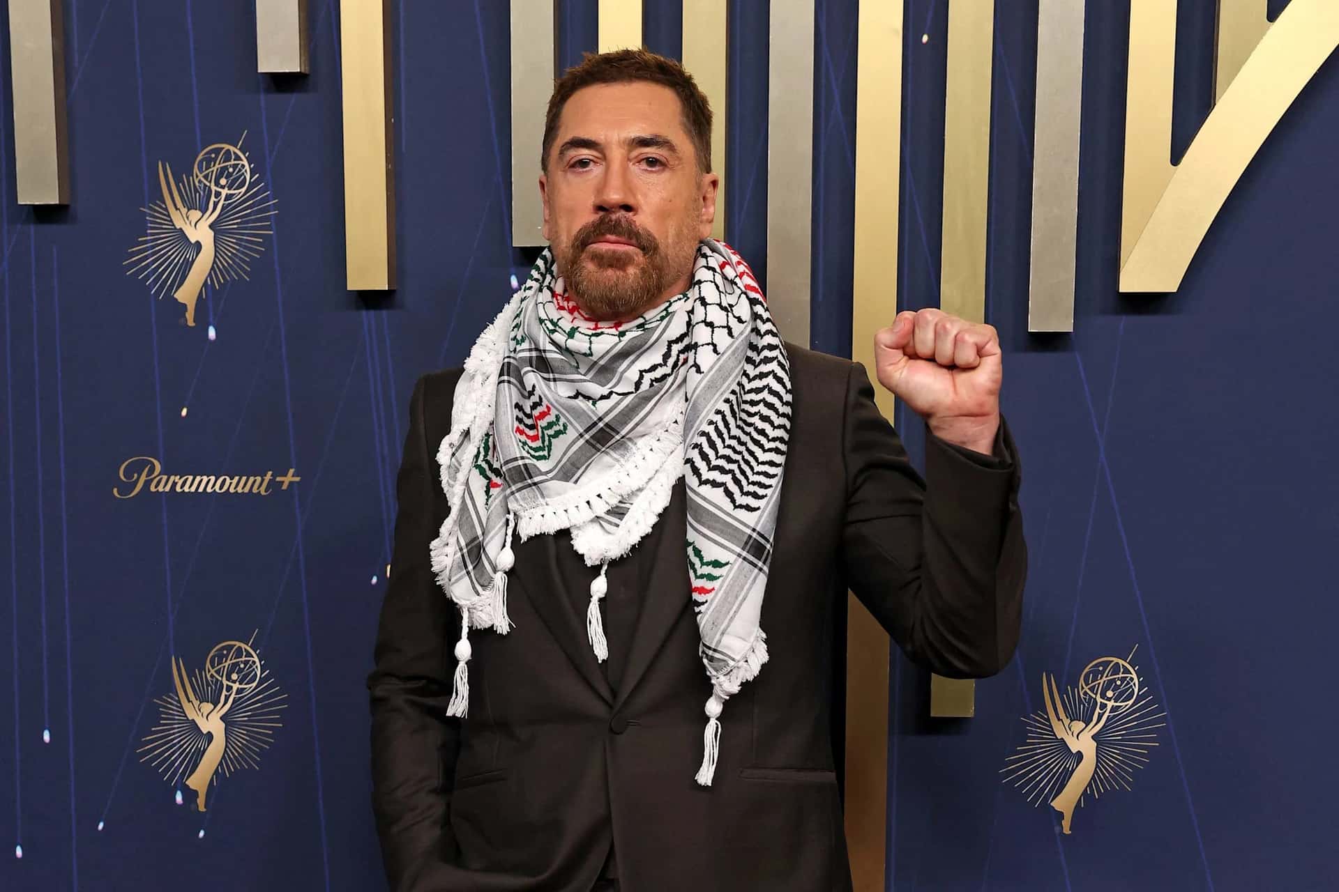 Aktor Spanyol Javier Bardem Kenakan Kefiyeh di Emmy Awards, Suarakan Solidaritas untuk Palestina