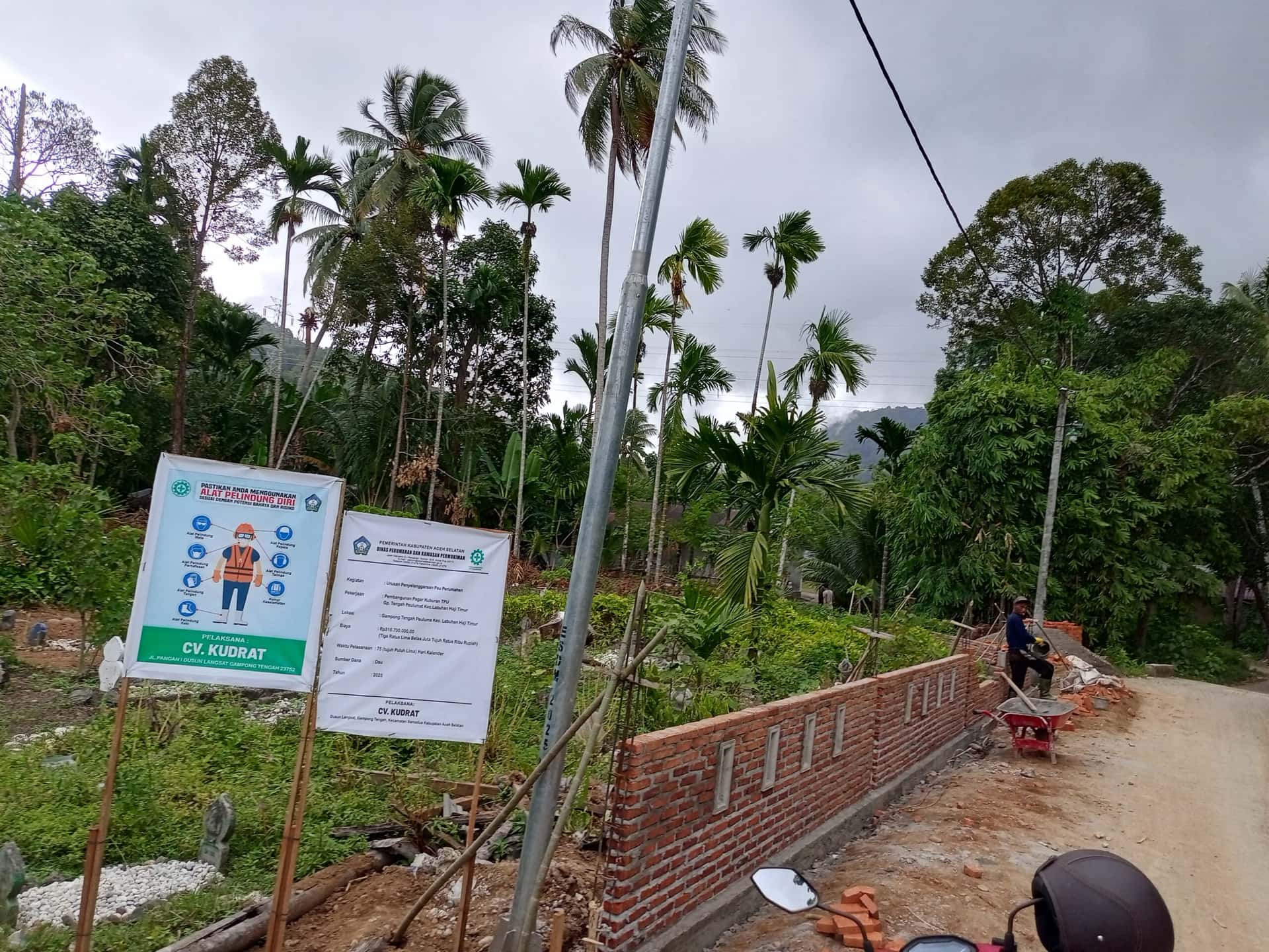 Diduga Dikerjakan Asal-asalan, FORMAKI Desak Stop dan Bongkar Proyek Pagar TPU Senilai Rp 315 Juta di Aceh Selatan