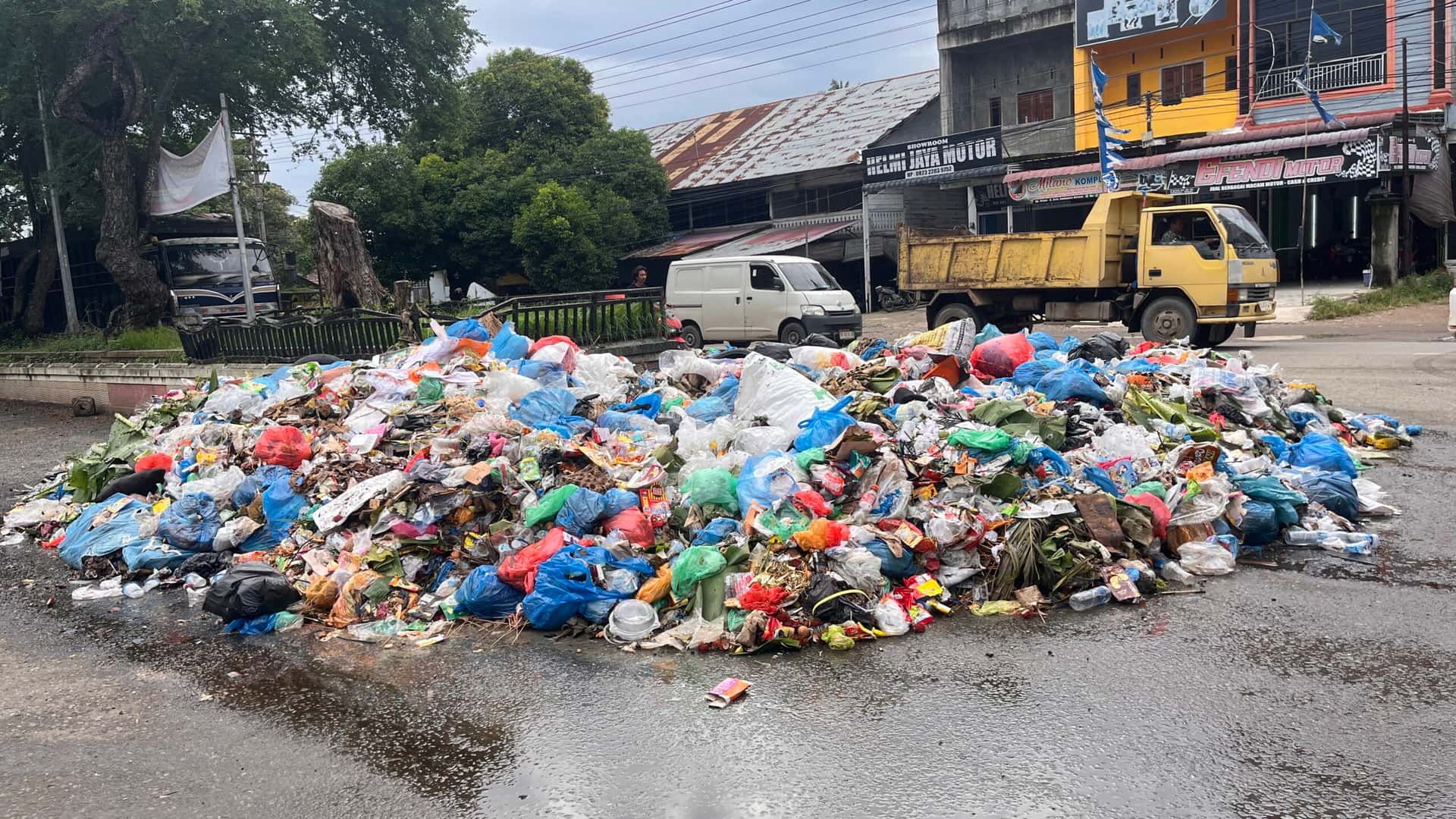 Banjir Usai, Masalah Sampah Belum Tertangani