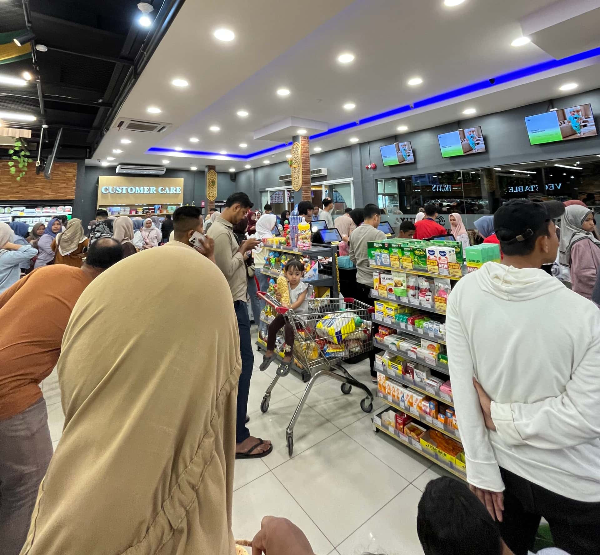 Diserbu Pembeli! Suzuya Jadi Pilihan Ternyaman, Pasar Tradisional Kian Sepi?