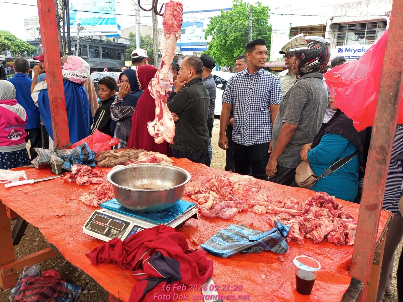 Harga Beda Tipis dan Tak Bisa Pilih Daging, Warga Keluhkan Kualitas Pasar Murah Pemko Banda Aceh