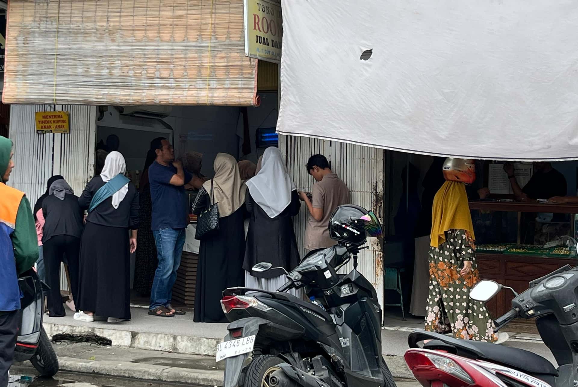 Ramadhan Tiba, Warga Banda Aceh Serbu Toko Emas di Pasar Aceh untuk Investasi dan Dana Puasa