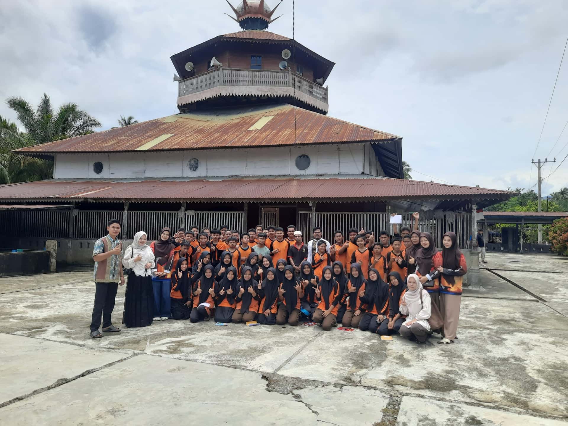 Wisata Sejarah Kluet, MTsS Lawe Sawah Gelar Educational Tour Kenalkan Warisan Budaya Aceh