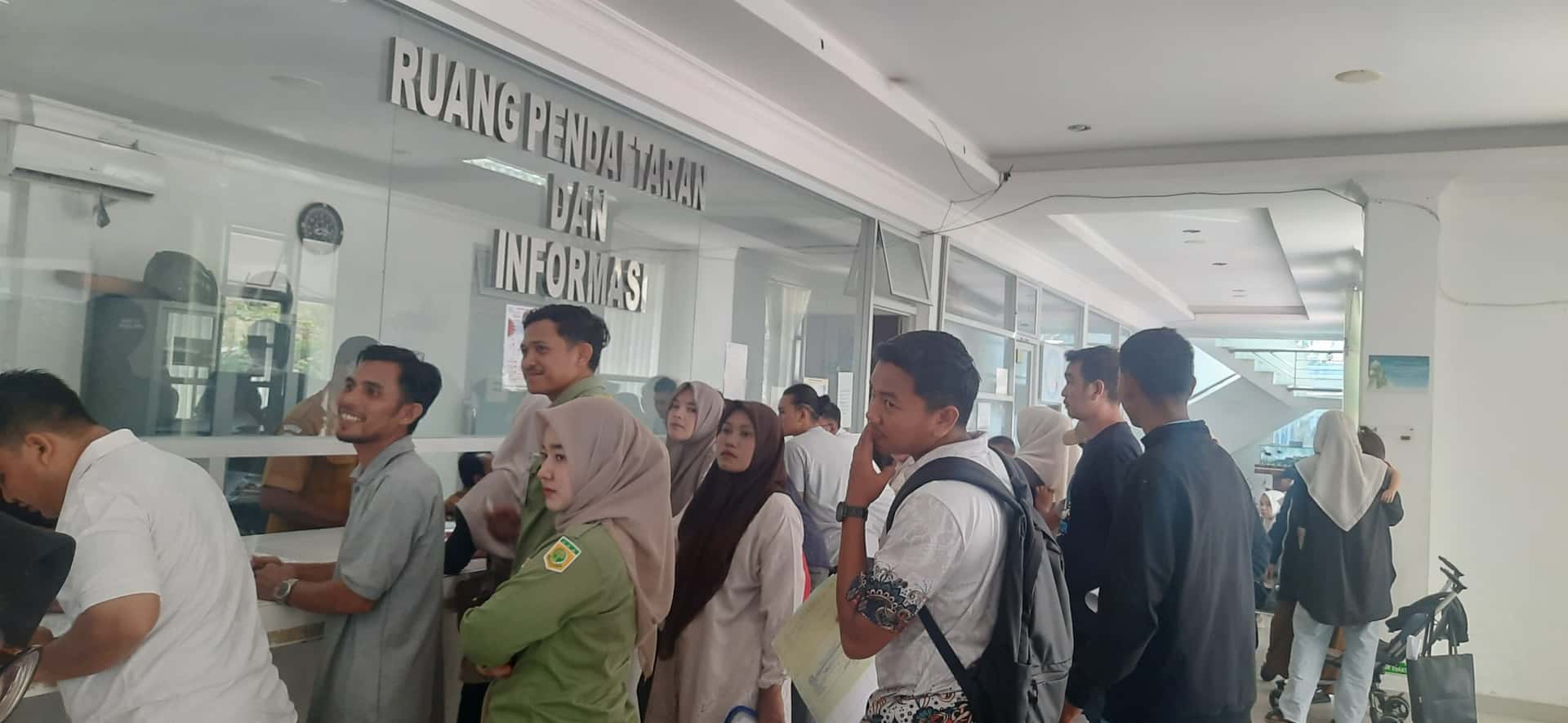 Antrean Panjang Warnai Pengurusan Surat Kesehatan Peserta SPPI KDKMP 2026 di RSUD Yulidin Away Tapaktuan