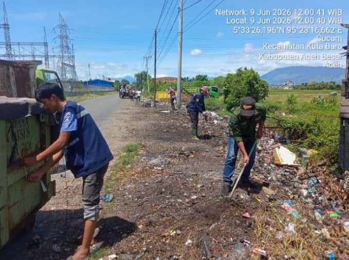 Bau Menyengat dari Sampah Liar di Blang Bintang Lama Dikeluhkan Warga
