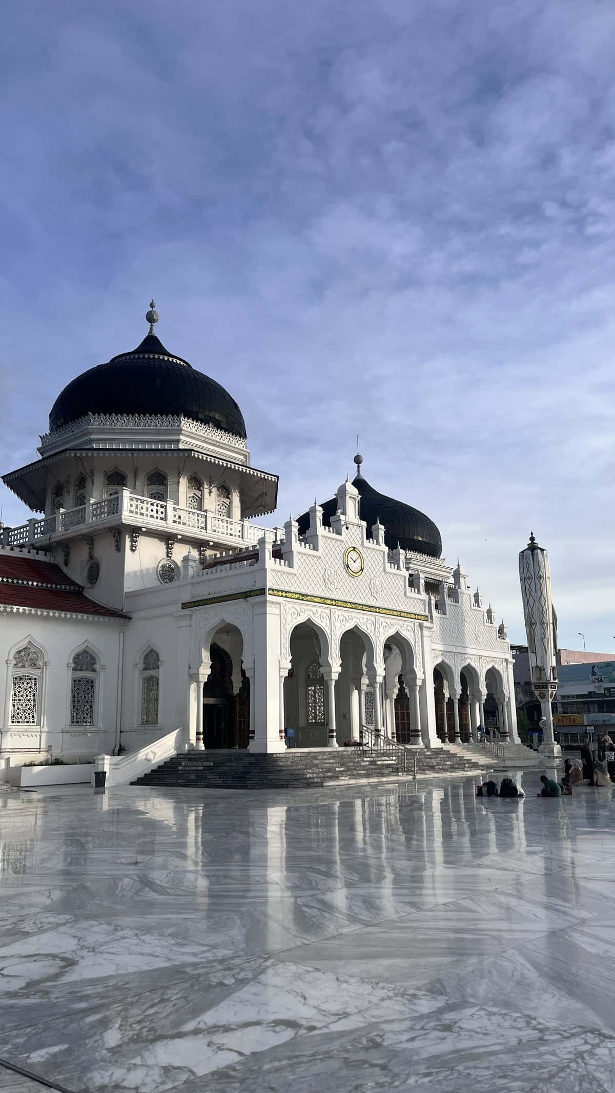 Ilustrasi Aceh (Masjid Raya Baiturrahman) terkait Syariat Islam