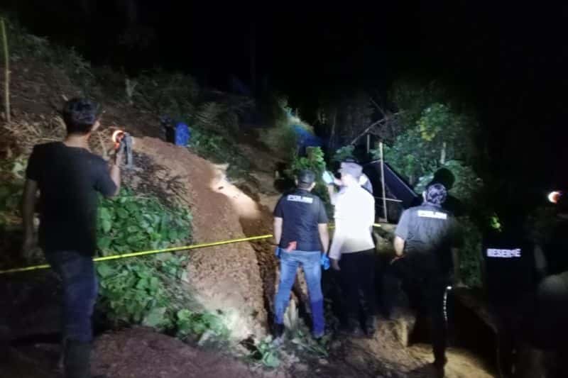 Tiga warga Aceh Jaya dievakuasi setelah tertimbun longsor saat menggali emas