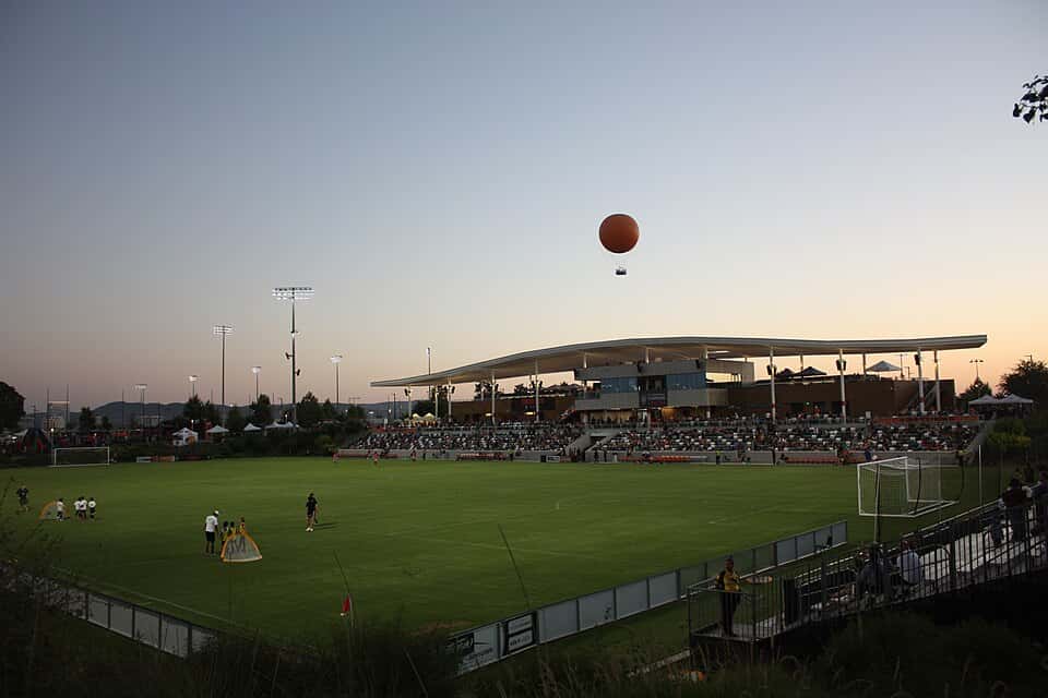 Stadion sepak bola