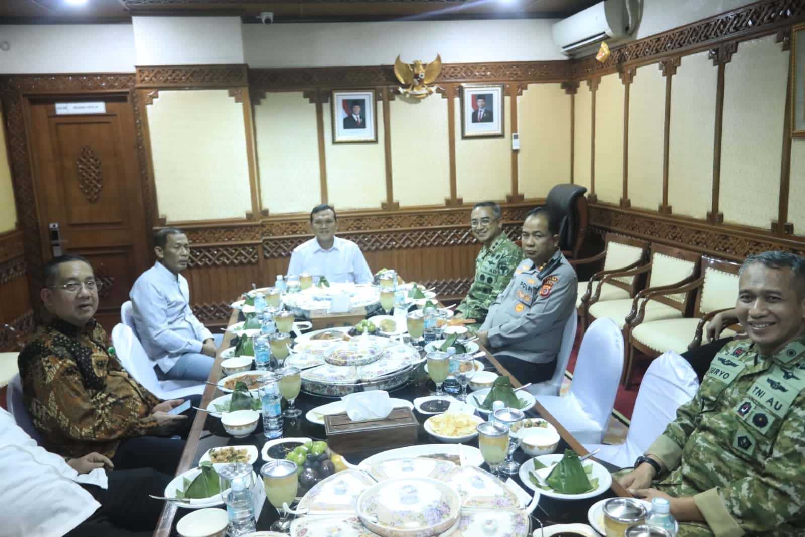 Perkuat Sinergi Lintas Lembaga, Wagub Dek Fadh Pimpin Pertemuan Rutin Forkopimda Aceh Bahas Isu Terkini