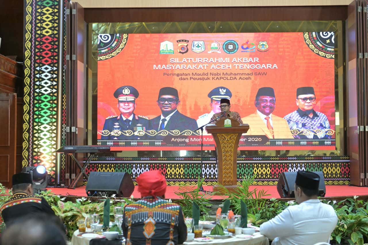 Pererat Silaturahmi dan Sinergi Kamtibmas, Plt Sekda Aceh Hadiri Silaturahmi Akbar Masyarakat Aceh Tenggara Sekaligus Peusijuek Kapolda Aceh