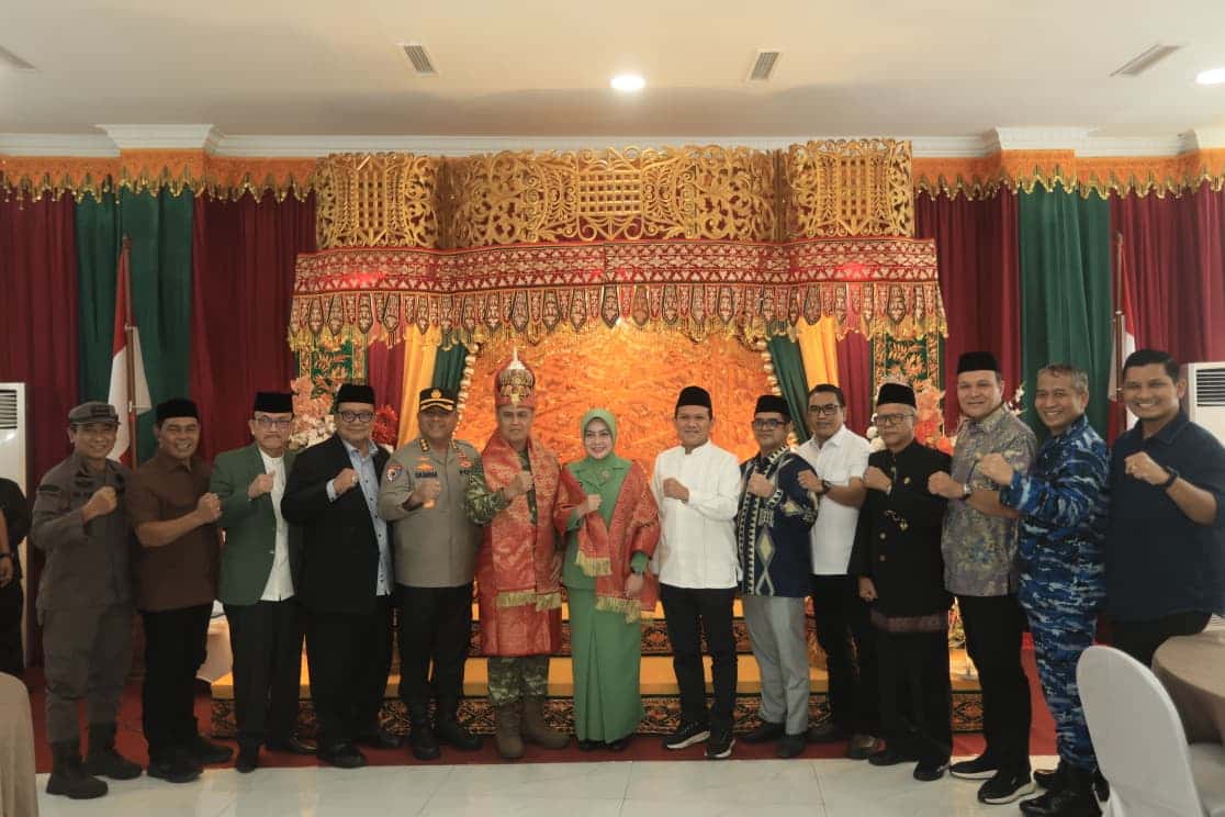 Putra Aceh Kembali Mengabdi, Wagub Dek Fadh Bersama Forkopimda Sambut Pangdam IM Brigjen TNI Mahesa Fitriadi di Bandara SIM