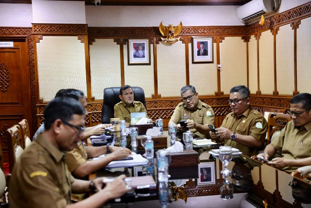 Wagub Dek Fadh Minta Pemkab/Pemko Kunci Penyediaan Lahan, Targetkan Pembangunan Huntap Tuntas pada 2027