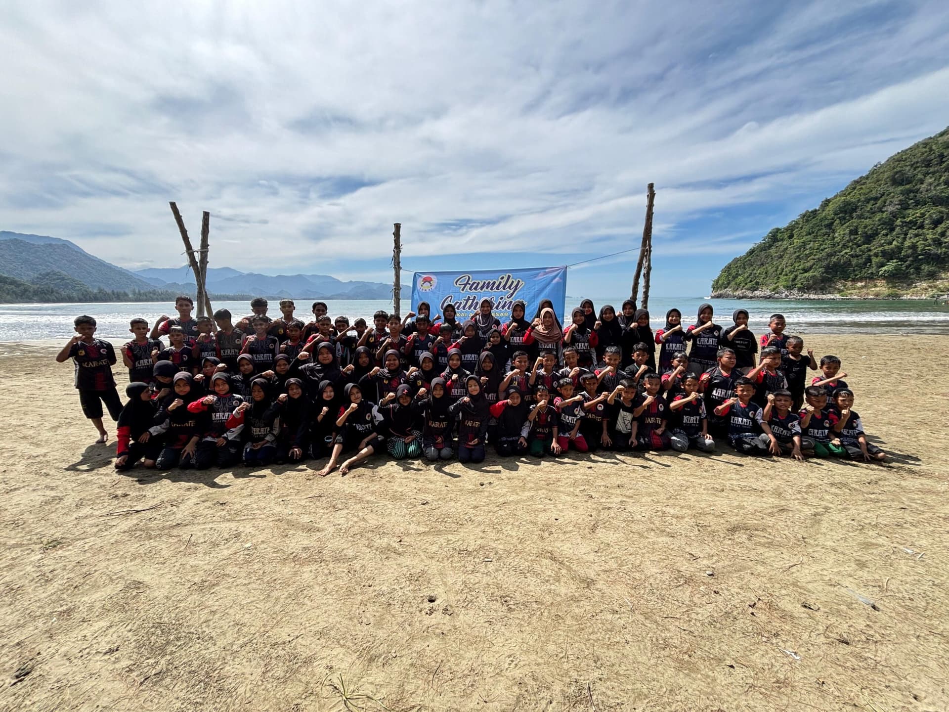 Inkai Aceh Besar Gelar Kegiatan Family Gathering Di Pantai Riting
