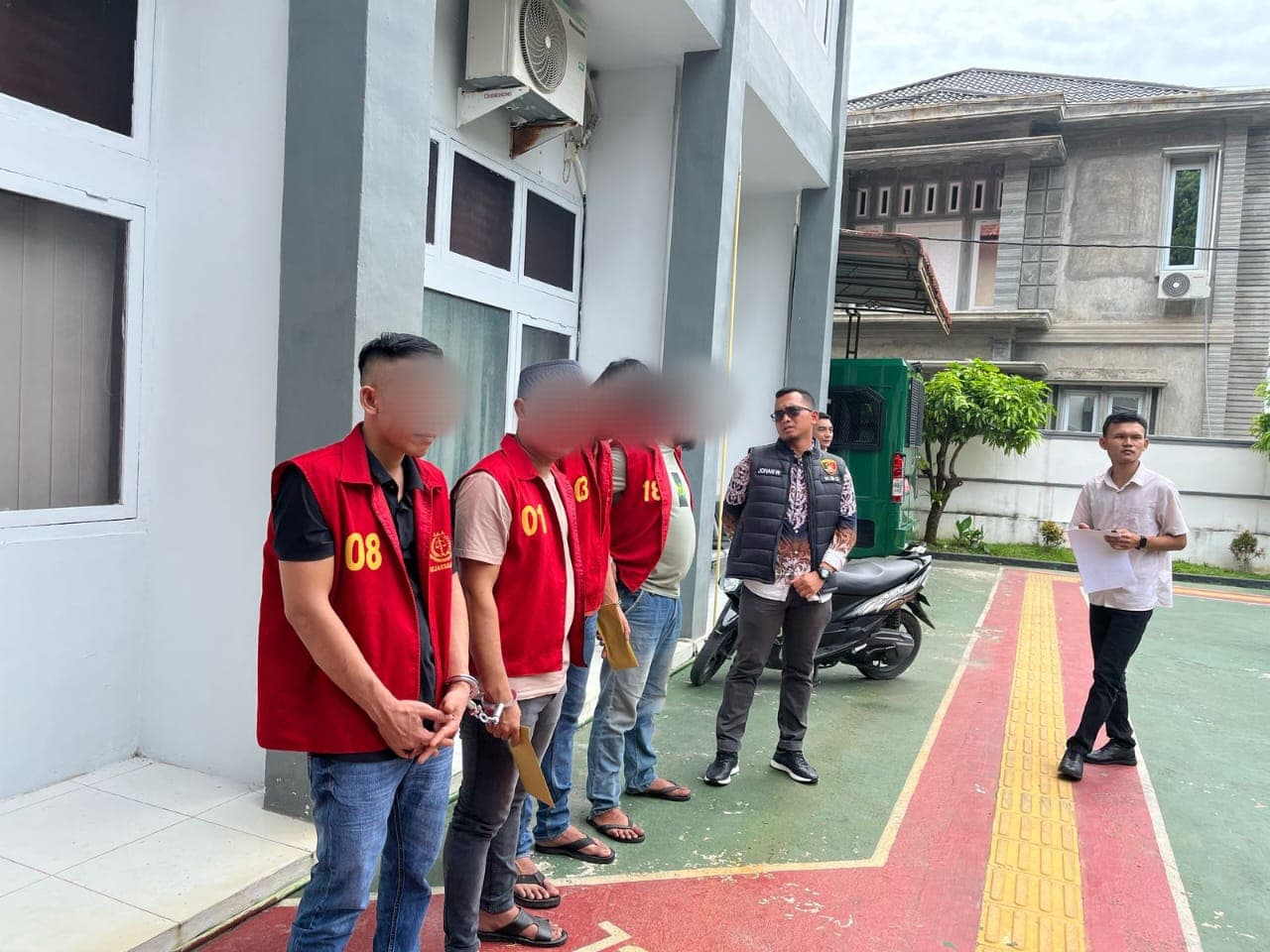 Tersangka Kasus Keimigrasian Di Serahkan Ke Kejari Aceh Selatan
