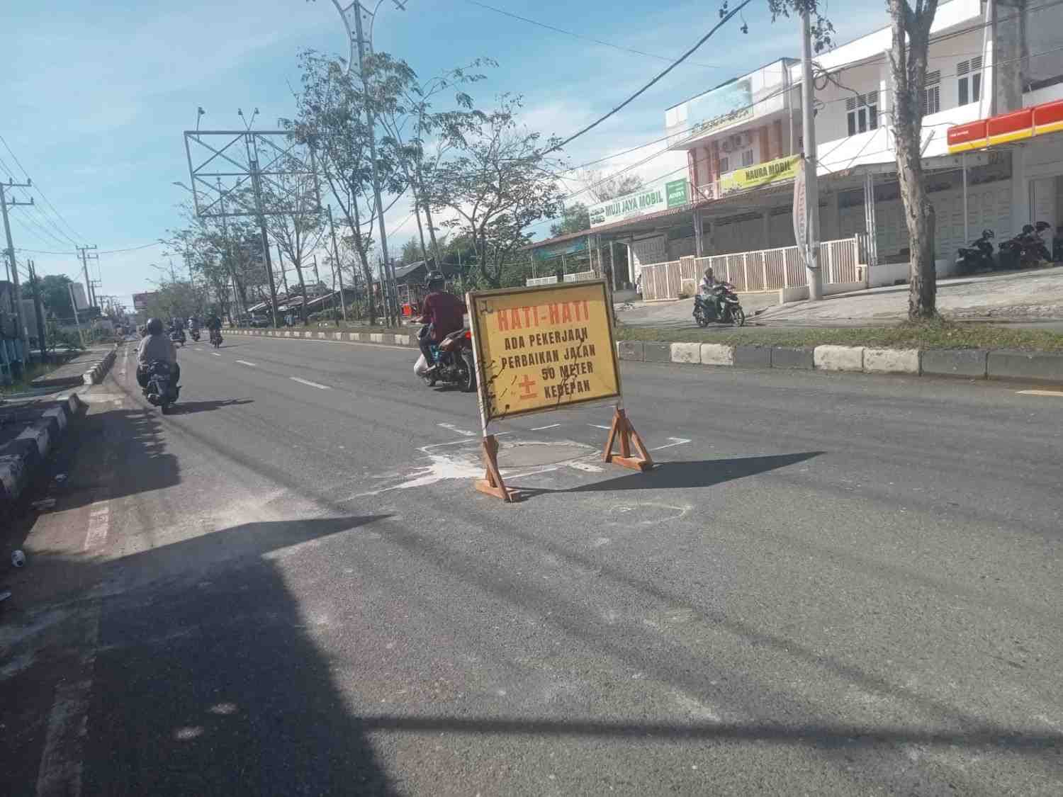 Terima Laporan Dari Warga, PUPR Aceh Barat ,Perbaiki Jalan Nasional Yang Rusak