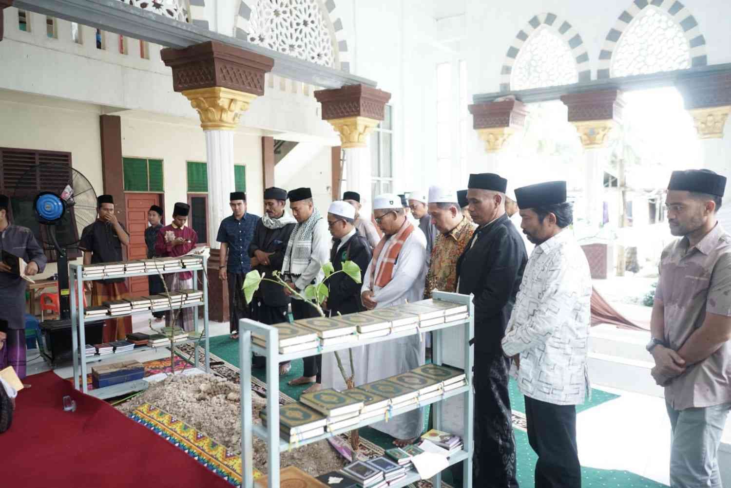 Bupati Abdya Takziah Ke Kediaman Almarhum Abu Kuta Krueng