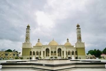 Bupati Safaruddin Non Aktifkan Tiga Imam dan Lima Muazin di Masjid Agung Abdya