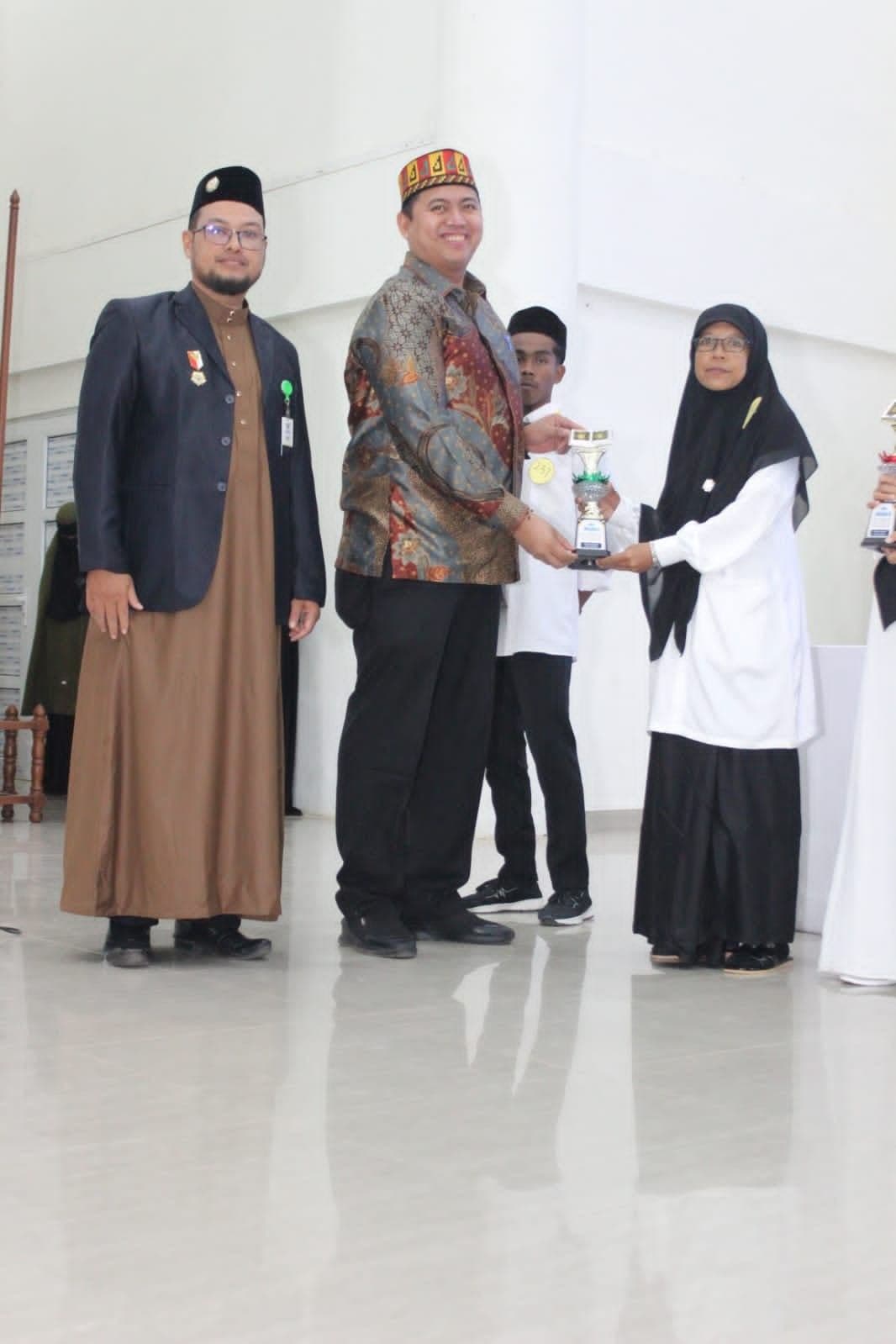 Raih “Politisi Muda Penggerak Kader Al Quran dan Pejuang Syariat”, Tuanku Ucapkan Terima Kasih