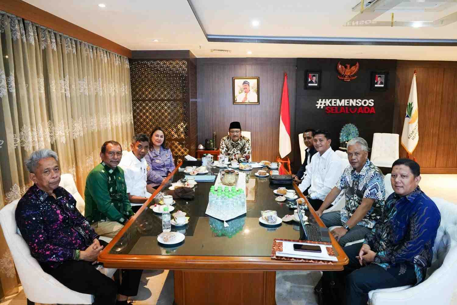Disambut Hangat Menteri Sosial, H.Mirwan Bahas Rencana Pendirian Sekolah Rakyat Di Aceh Selatan