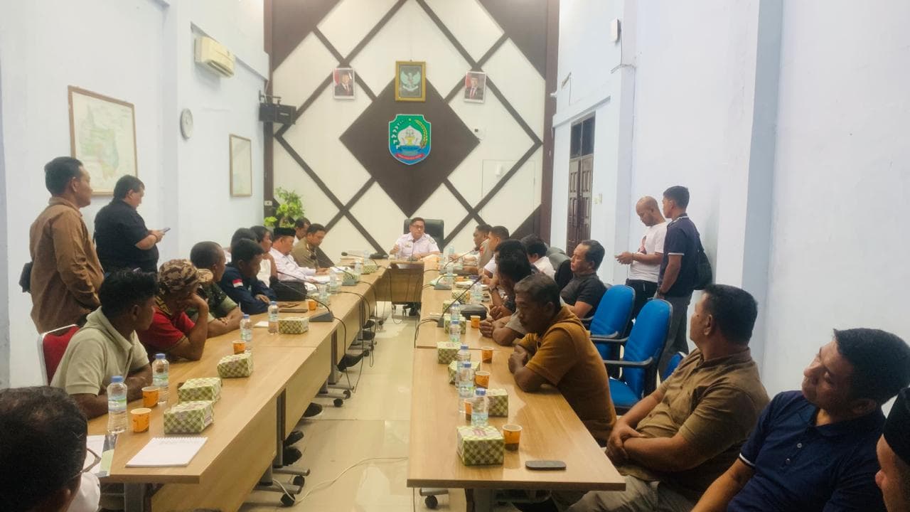 Lalat dan Limbah Kandang Ayam Jadi Polemik, Pemkab Abdya Gelar Rapat Mediasi