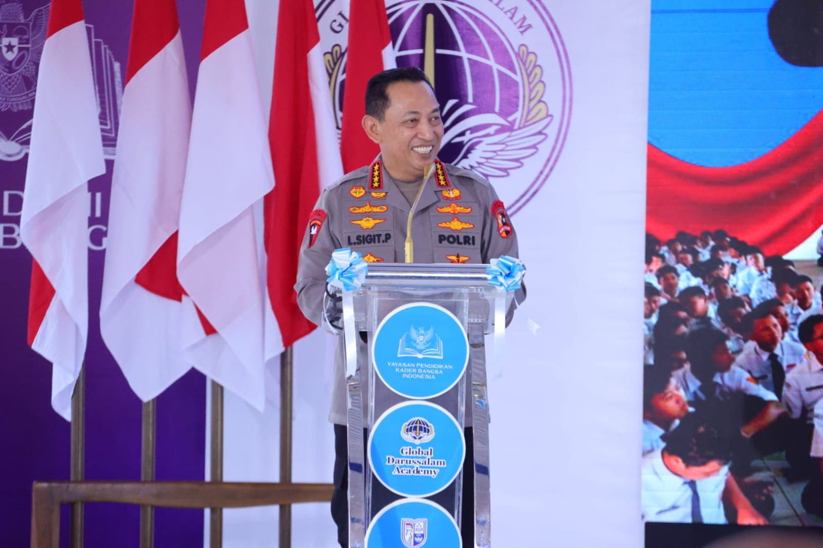 Kapolri Resmikan Dua Sekolah Unggulan: “Mereka adalah Mutiara-Mutiara yang Akan Jadi Emas 24 Karat”