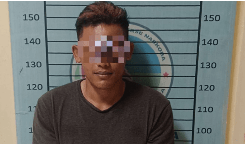 Pura-Pura Nongkrong di Warung, Pria di Aceh Tenggara Tertangkap Bawa 14 Paket Sabu dan Ganja