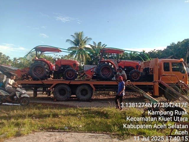 Minim Unit, Petani di Kluet Utara Terpaksa Sewa Traktor dari Luar Daerah