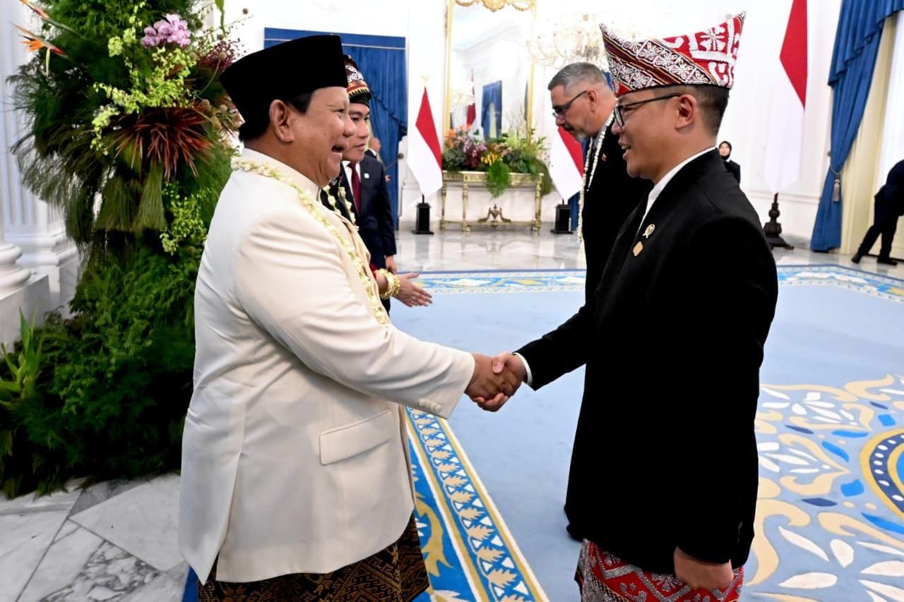 Presiden Prabowo dan Jajaran Menteri Kompak Kenakan Pakaian Adat di Upacara Peringatan Detik-Detik Proklamasi
