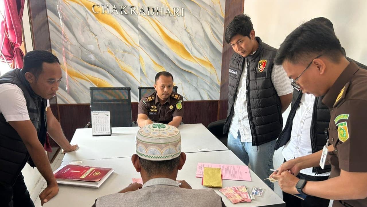 Penyidik Polres Bener Meriah Serahkan Tersangka dan Barang Bukti Penyalahgunaan BBM Subsidi ke Jaksa