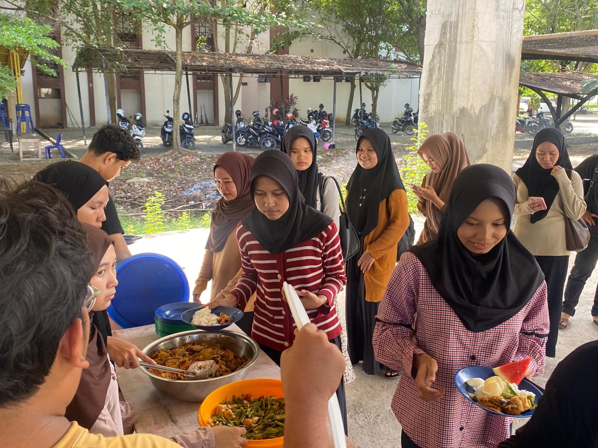 Solidaritas Tanpa Batas, Ormawa UIN Ar-Raniry Suplai Makanan Gratis untuk 500 Mahasiswa Korban Banjir