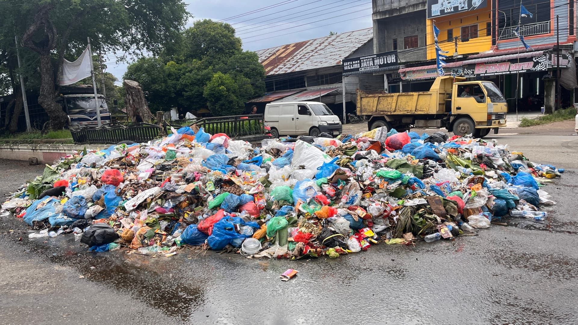 Banjir Usai, Masalah Sampah Belum Tertangani