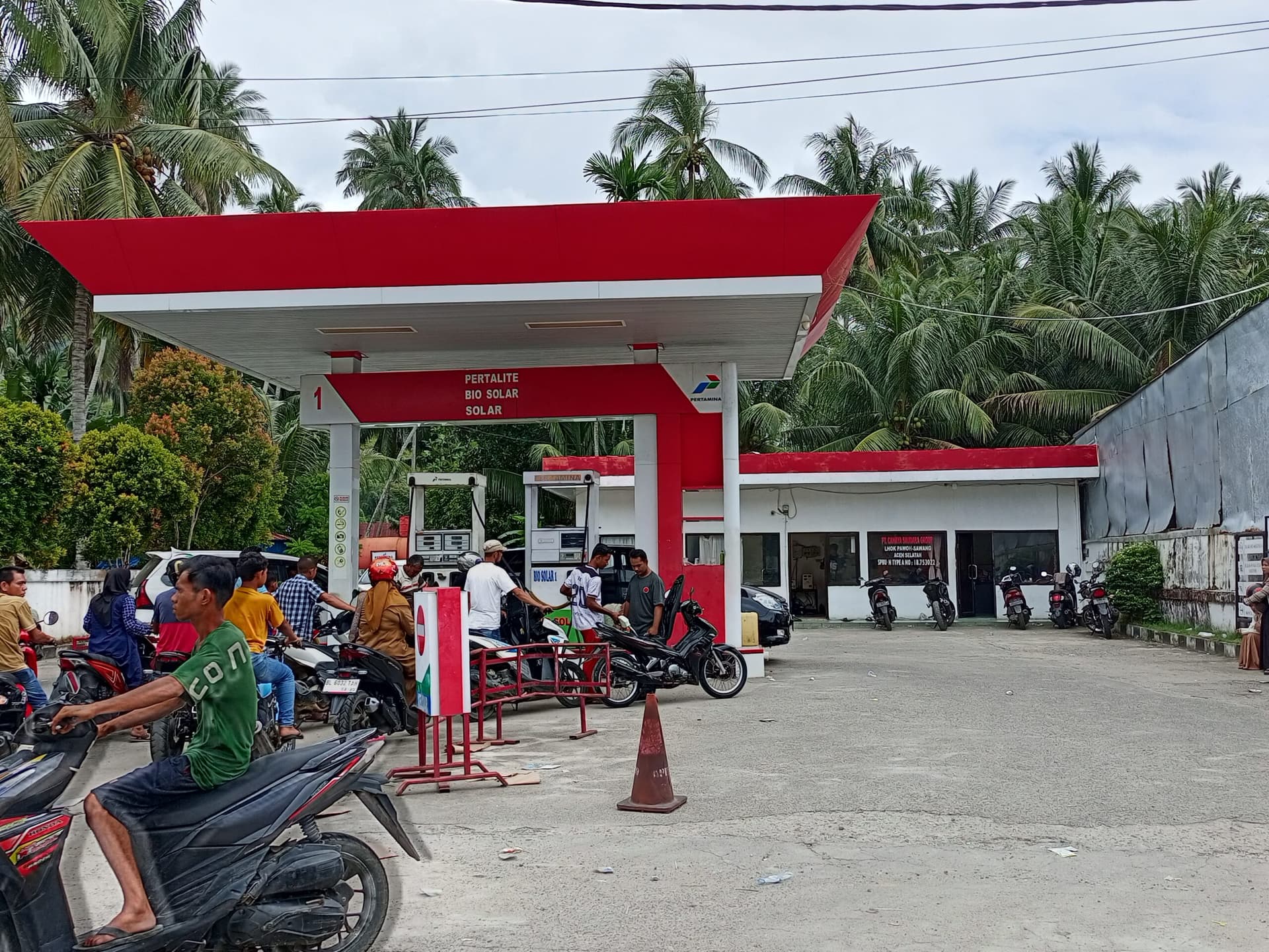 Antrean Mengular di SPBU Nelayan Sawang, Manajer Buka Suara: Pertalite Dijual untuk Umum, Solar Khusus Nelayan