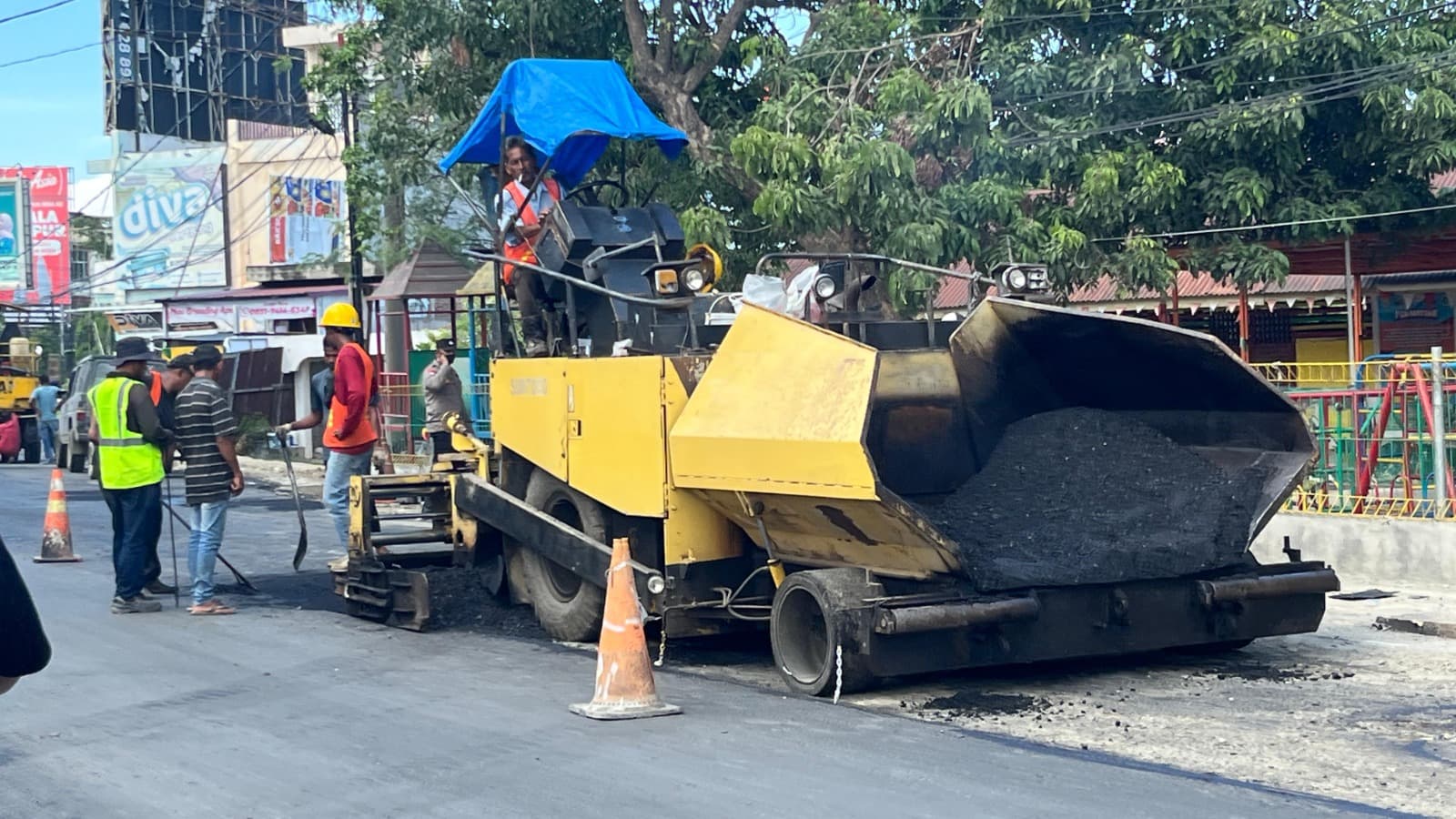 Kejar Tayang Akhir Tahun, Pemko Banda Aceh Kebut Pengaspalan Jalan Protokol