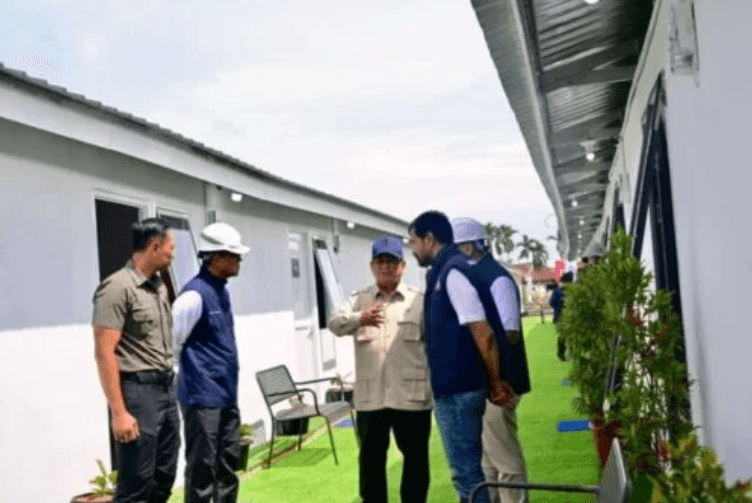 Tinjau Korban Banjir Aceh Tamiang, Presiden Prabowo Apresiasi “Taman Bermain” Pemulih Trauma Anak